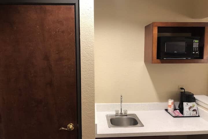 Room 17 of 40